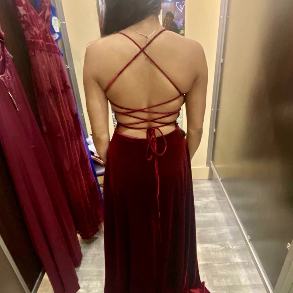 I am seeking this beautiful prom dress it’s a dark red and an open back! - Picture 1 of 2